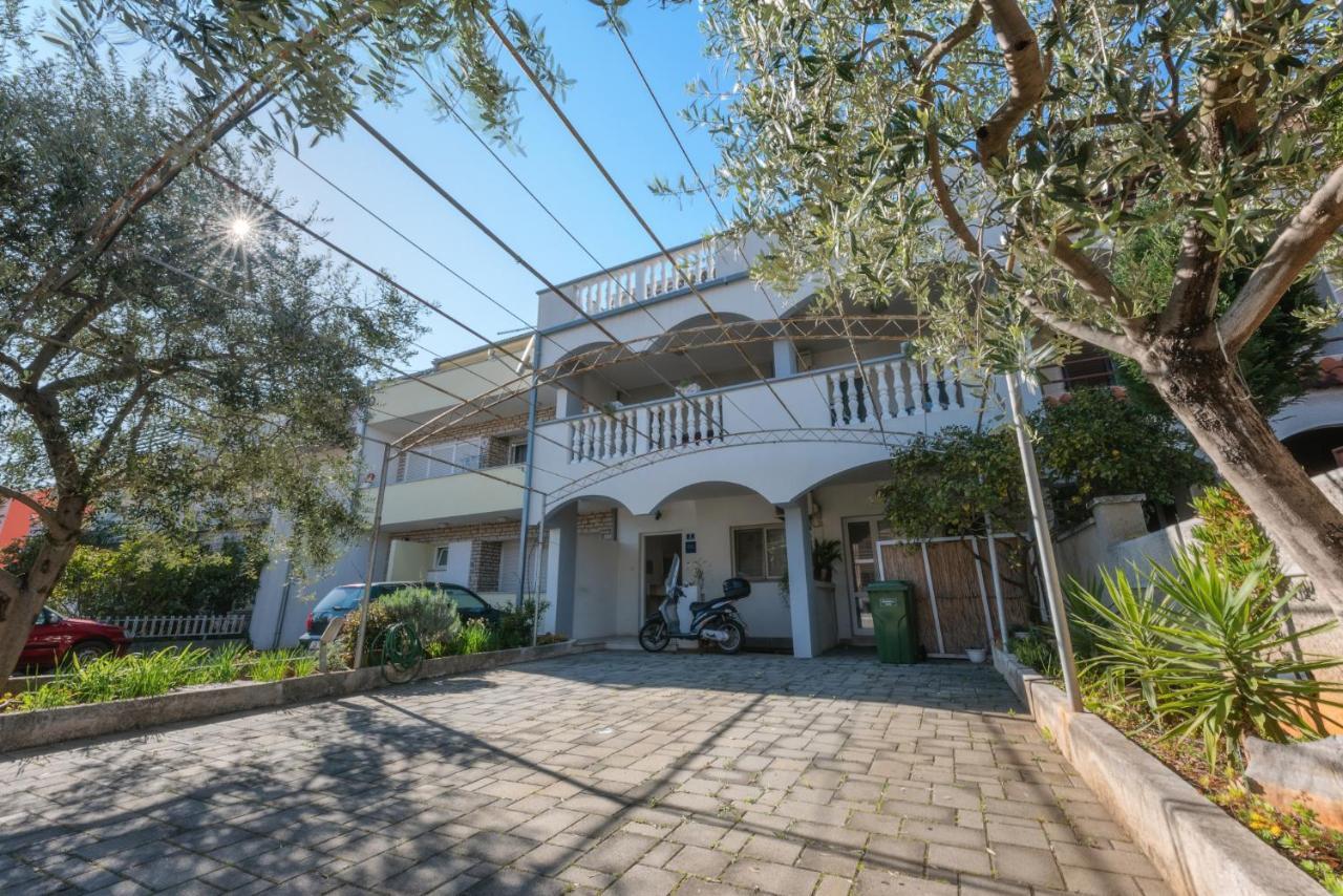 Perica Apartment And Perica Room With Separate Entrance Zadar Exterior photo