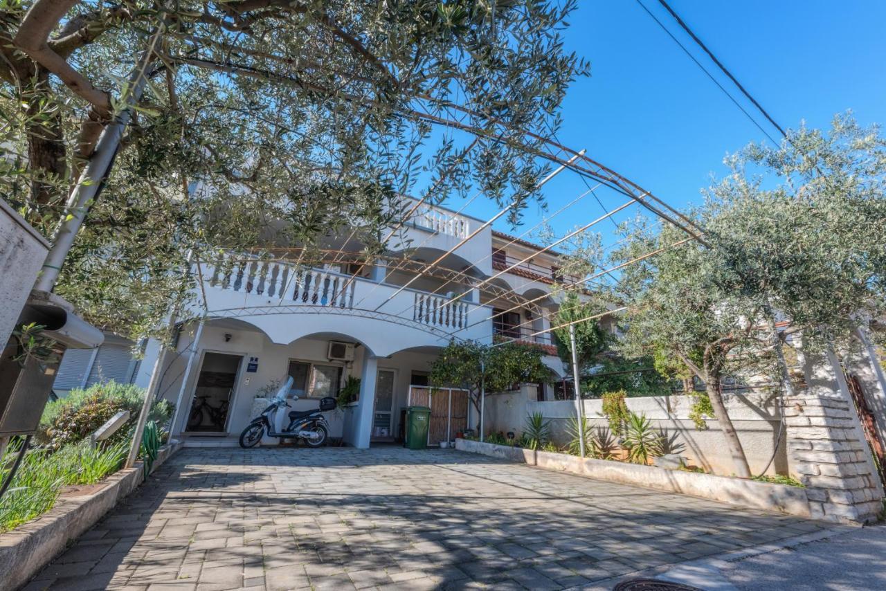 Perica Apartment And Perica Room With Separate Entrance Zadar Exterior photo