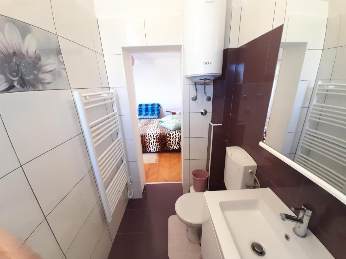 Perica Apartment And Perica Room With Separate Entrance Zadar Exterior photo