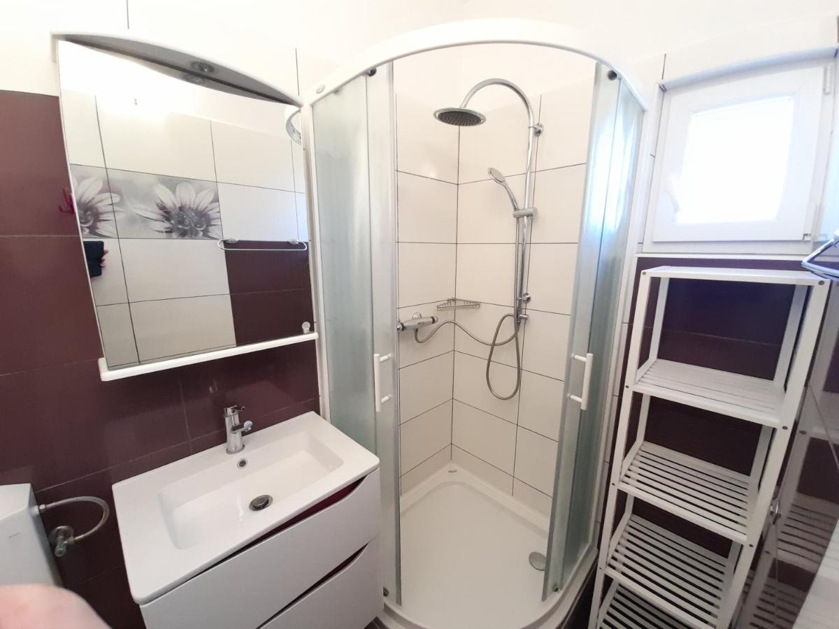 Perica Apartment And Perica Room With Separate Entrance Zadar Exterior photo