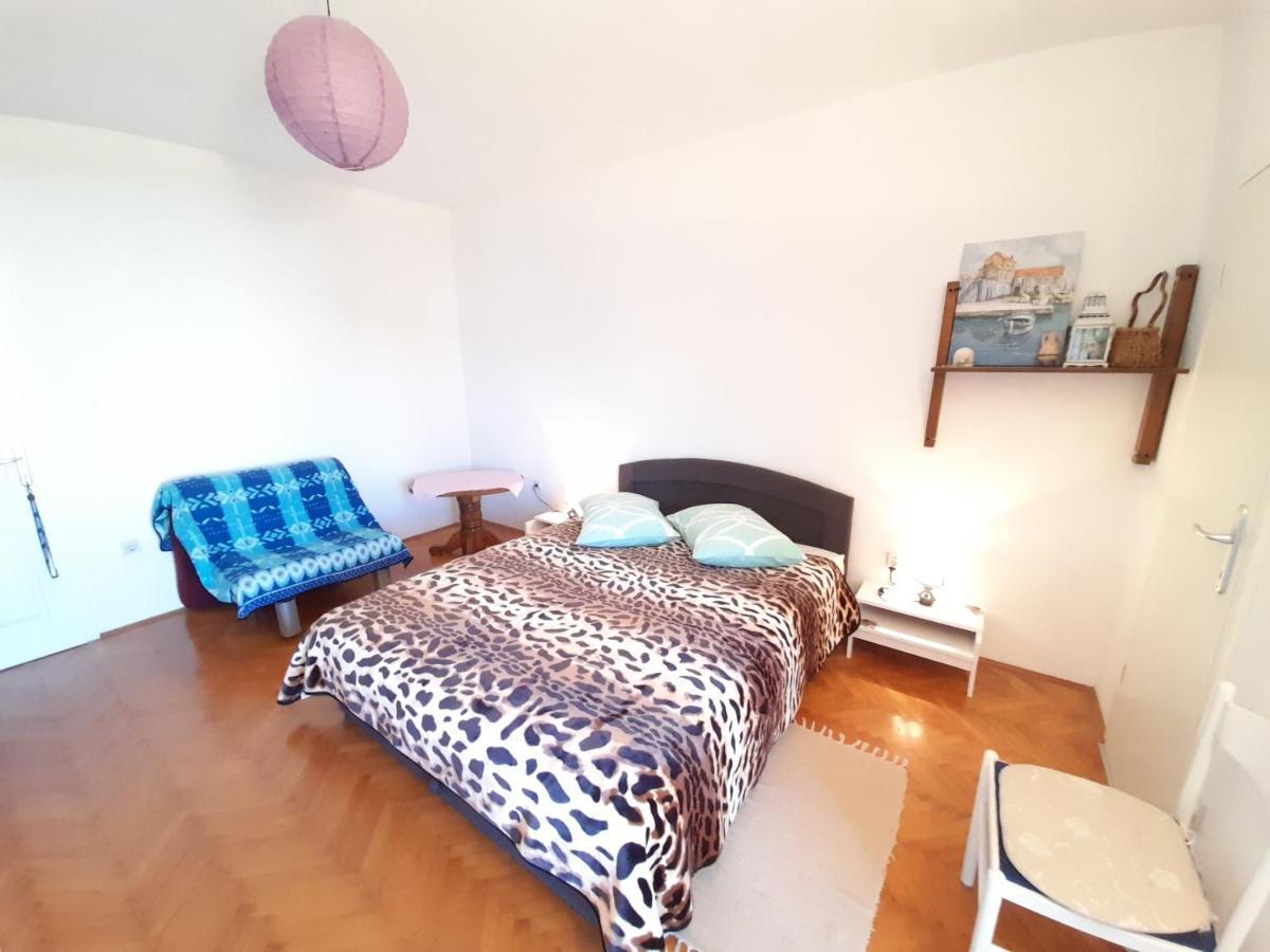 Perica Apartment And Perica Room With Separate Entrance Zadar Exterior photo
